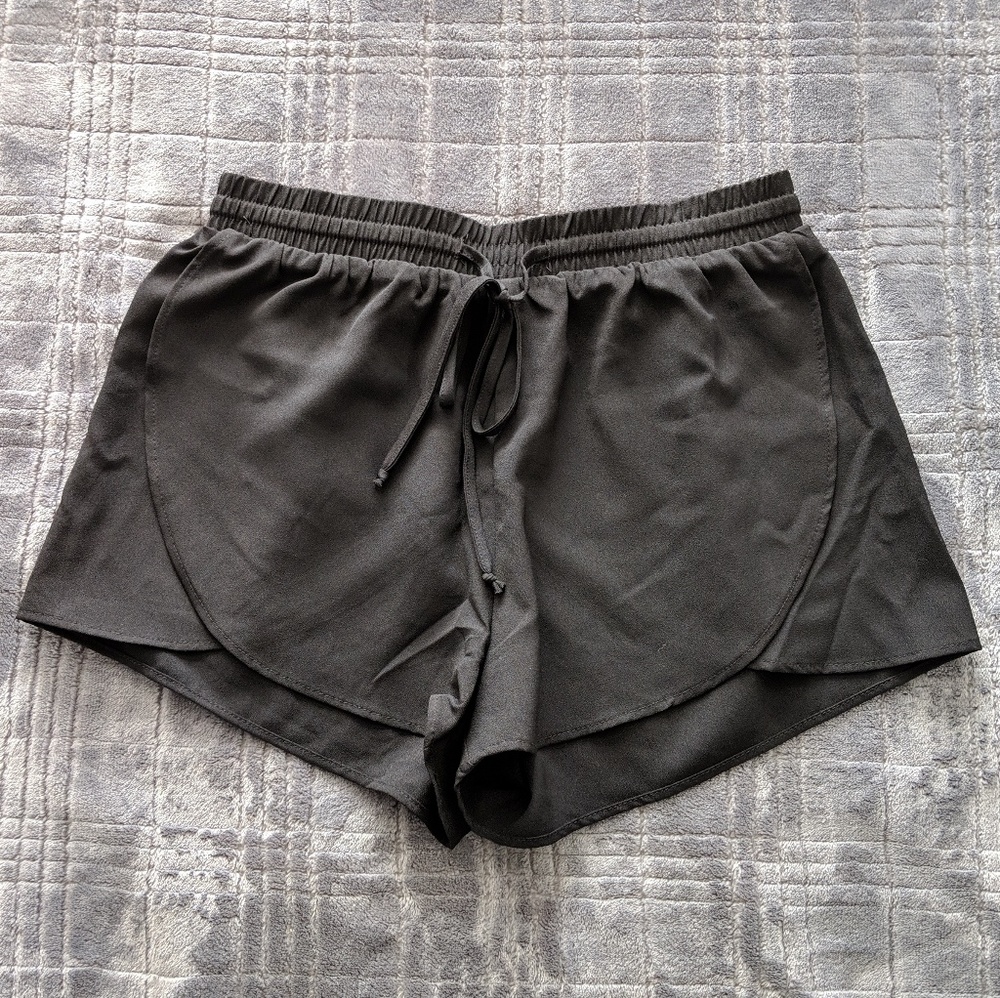 Overlap black shorts
